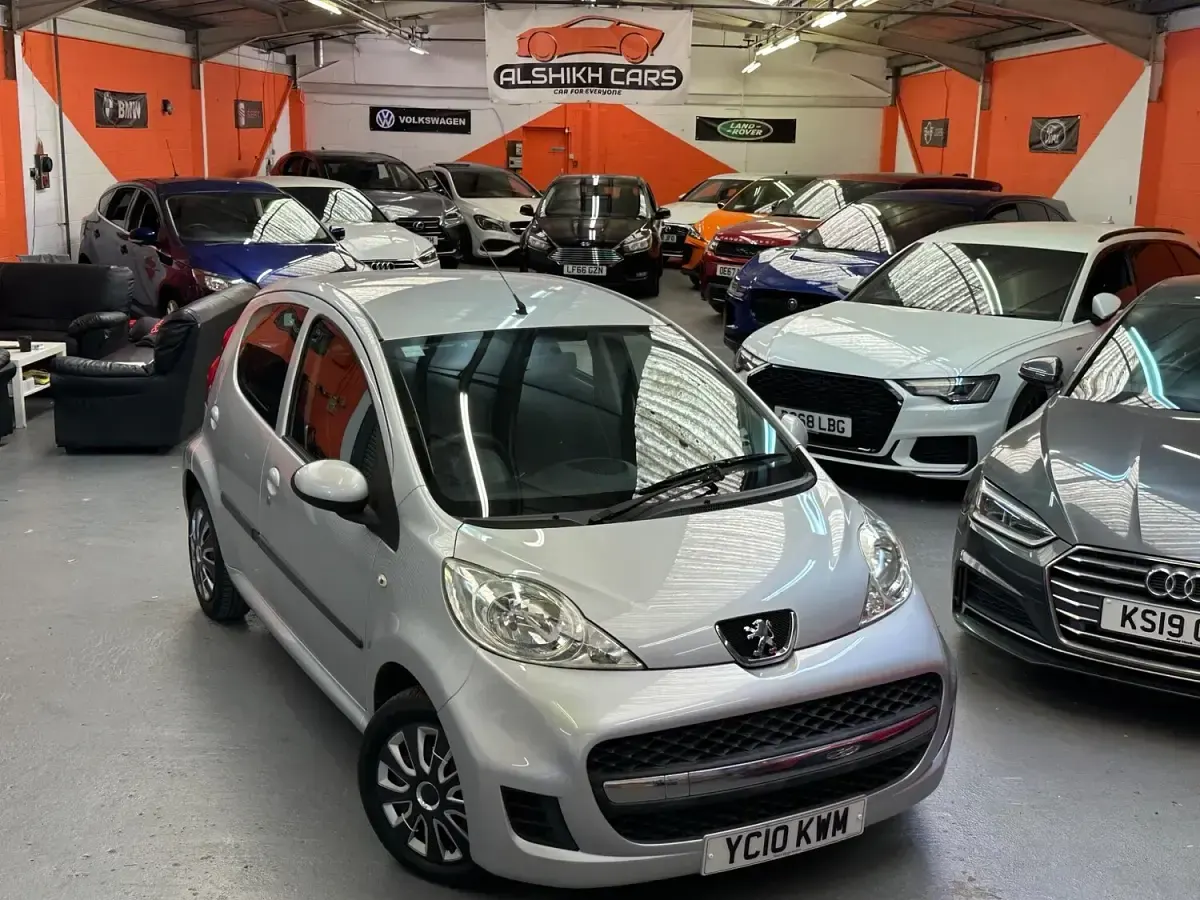 Used Peugeot 107 68 HP (50 kW) 2010 Silver Hatchback