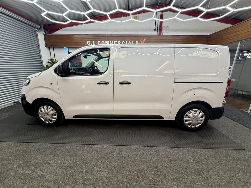 Used Vauxhall Vivaro 100 HP (73 kW) 2023 White MPV