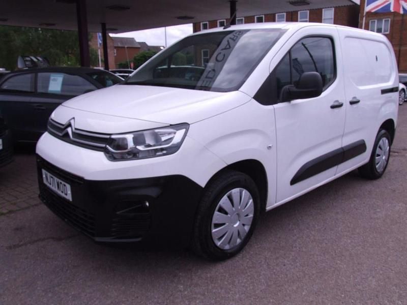 Used Citroën Berlingo PureTech 110 HP (80 kW) 2021 White MPV