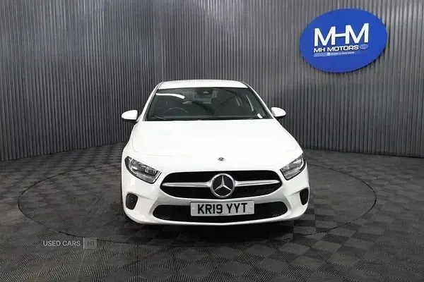 Begagnad Mercedes A180 Executive 116 HK (85 kW) 2019 Vit Halvkombi
