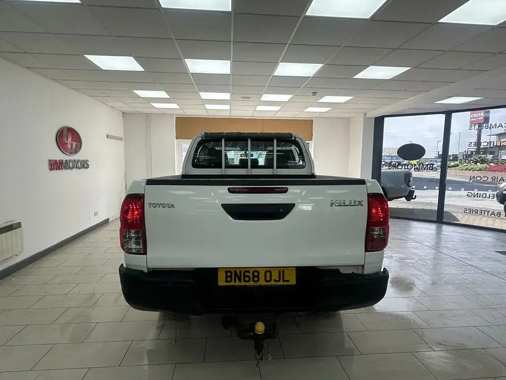 Käytetty Toyota HiLux Active 150 HP (110 kW) 2018 Valkoinen Nouto
