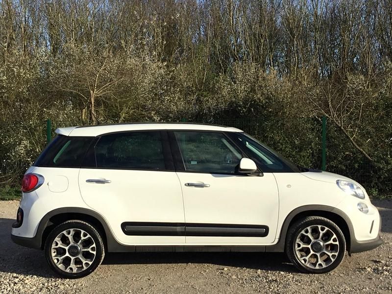 Used Fiat 500L Trekking 85 HP (62 kW) 2015 White MPV