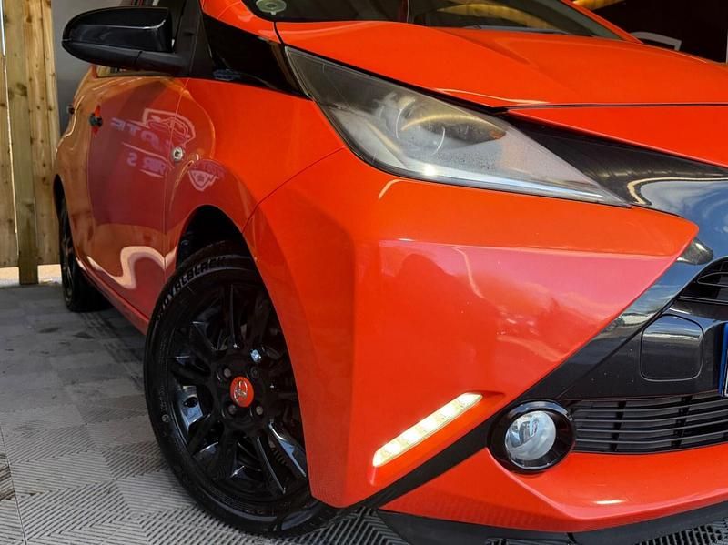 Used Toyota Aygo X-cite 69 HP (50 kW) 2015 Orange Hatchback