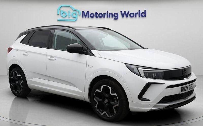 White Used 2024 Vauxhall Grandland X Ultimate SUV | £20,579 (Good price) - Image 1/4