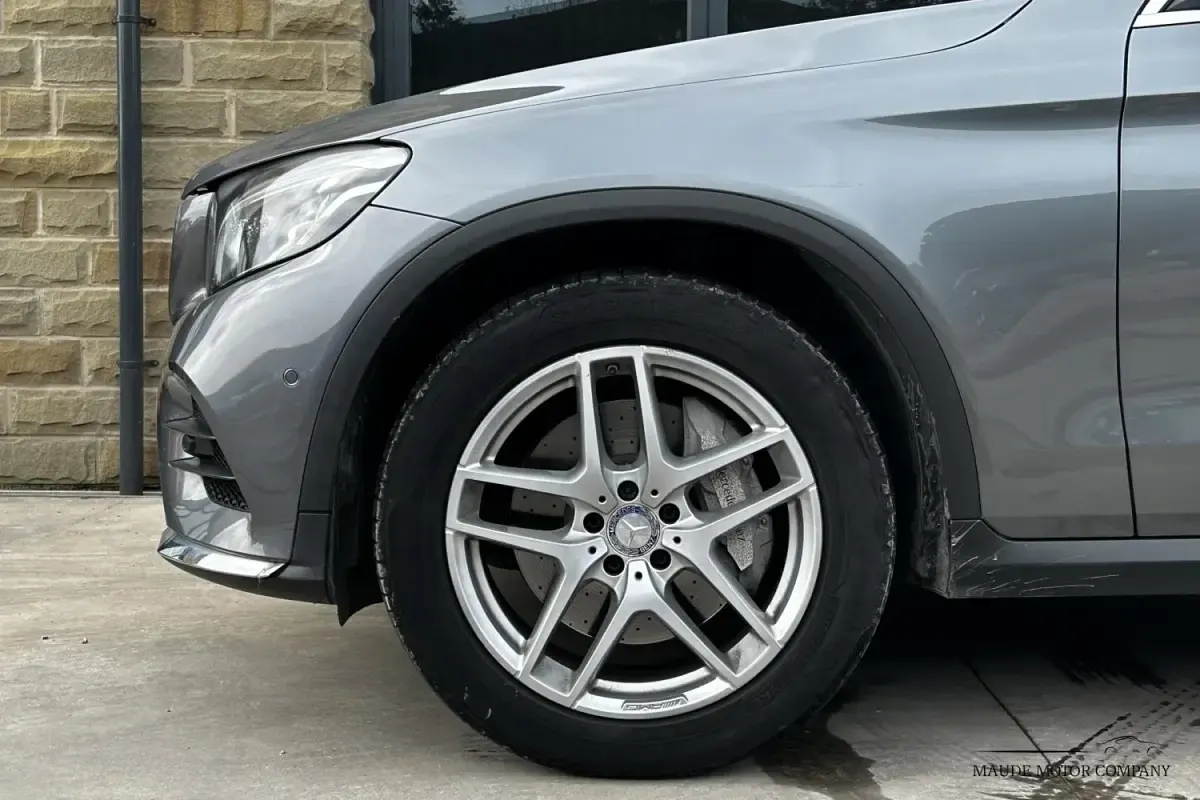 Usado Mercedes GLC250 AMG line 204 HP (150 kW) 2016 Cinzento Carrinha