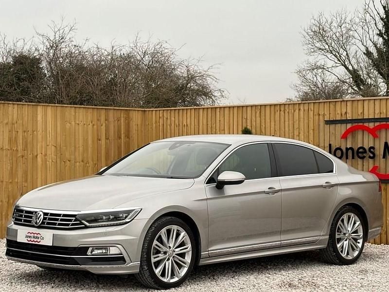 Used VW Passat R-line 220 HP (161 kW) 2016 Gold Sedan