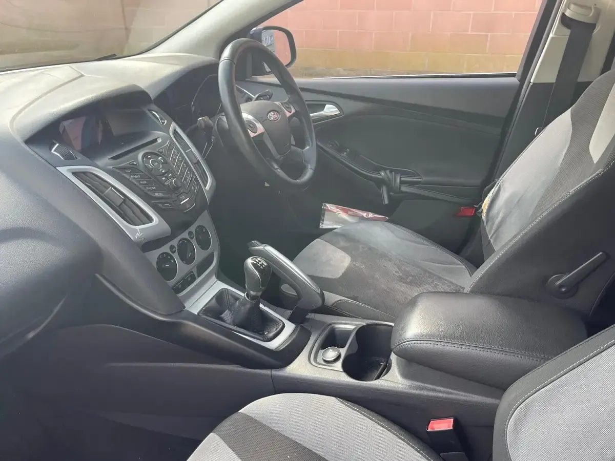Used Ford Focus Zetec 2011 Blue Hatchback