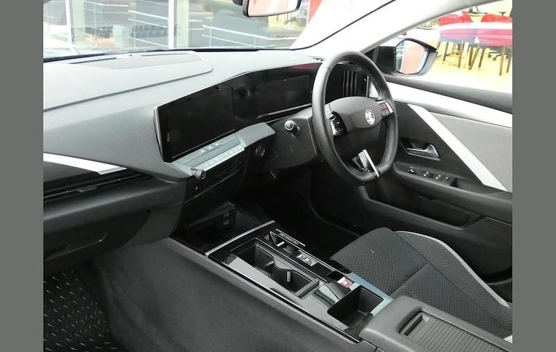 Used Vauxhall Astra Design Edition 128 HP (94 kW) 2023 Grey Estate