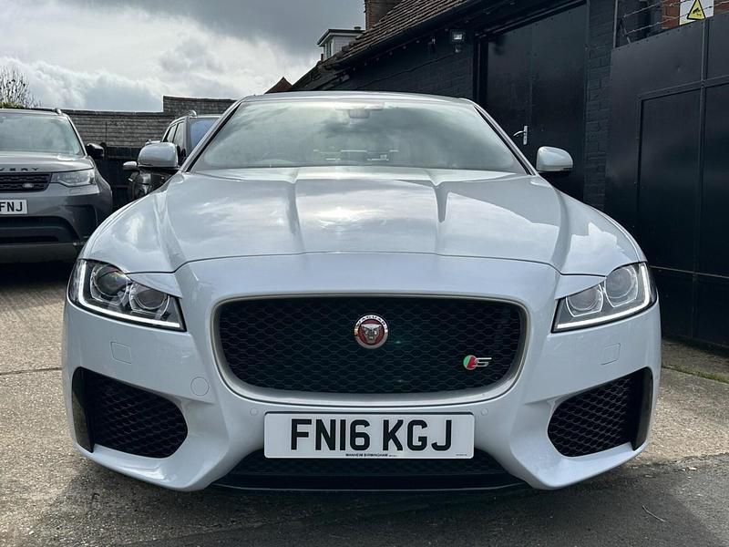 Begagnad Jaguar XF S 380 HK (279 kW) 2016 Vit Sedan