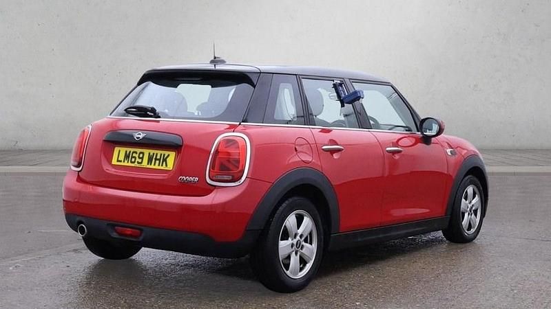 Used Mini Cooper Classic 136 HP (100 kW) 2019 Red Hatchback