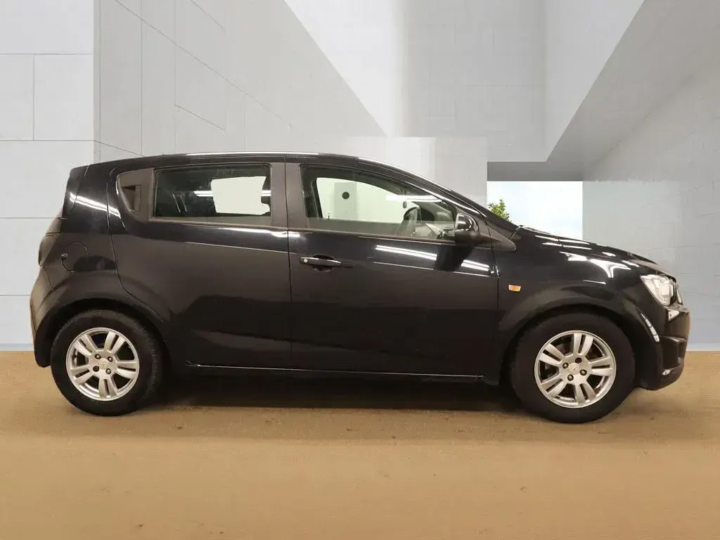 Used Chevrolet Aveo LT 86 HP (63 kW) 2012 Black Hatchback