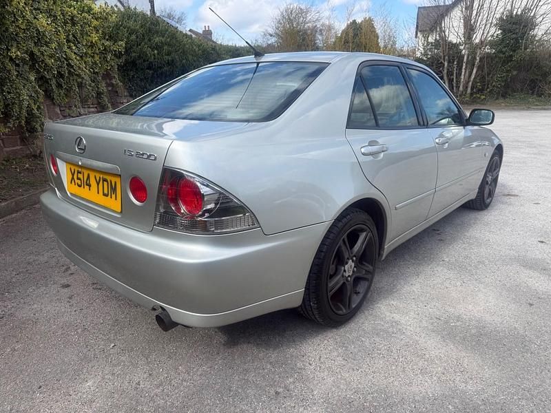 Used Lexus IS200 2000 Silver Sedan