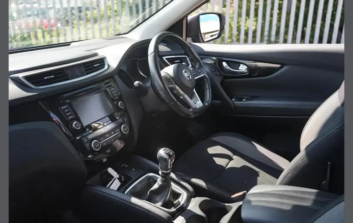 Used Nissan Qashqai Acenta Premium 138 HP (101 kW) 2019 Silver SUV