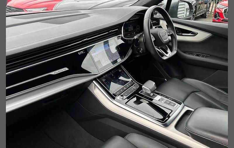 Used Audi Q7 S-Line 228 HP (167 kW) 2023 Grey SUV