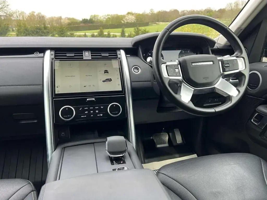 Usado Land Rover Discovery 5 SE 2022 Preto SUV