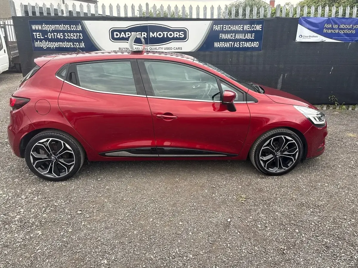 Used Renault Clio IV Dynamique 2017 Red Hatchback