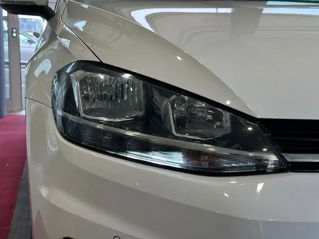 Used VW Golf VII SE 125 HP (91 kW) 2018 White Hatchback