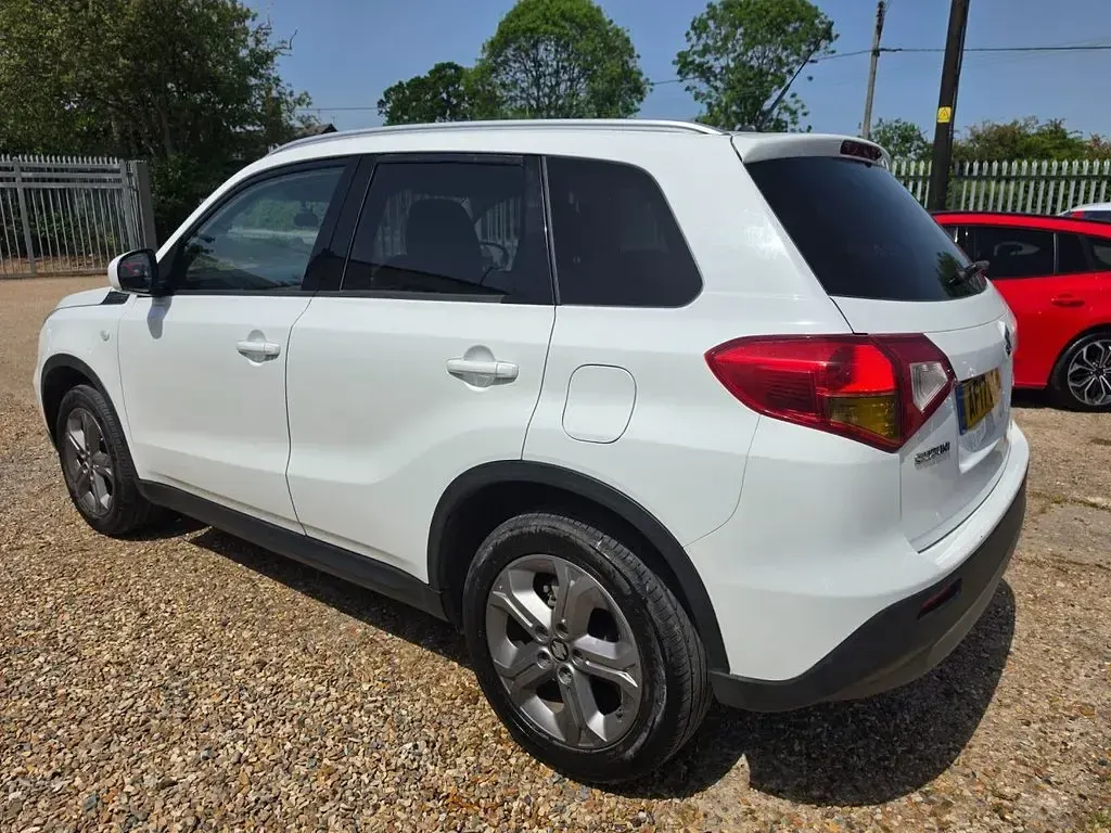 Used Suzuki Vitara SZ-T 120 HP (88 kW) 2017 White SUV