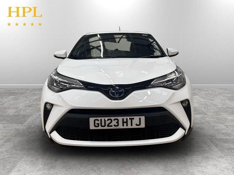 Used Toyota C-HR 122 HP (89 kW) 2023 White SUV
