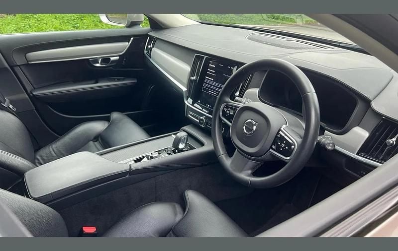 Used Volvo V90 CC Plus 232 HP (170 kW) 2022 Other Estate