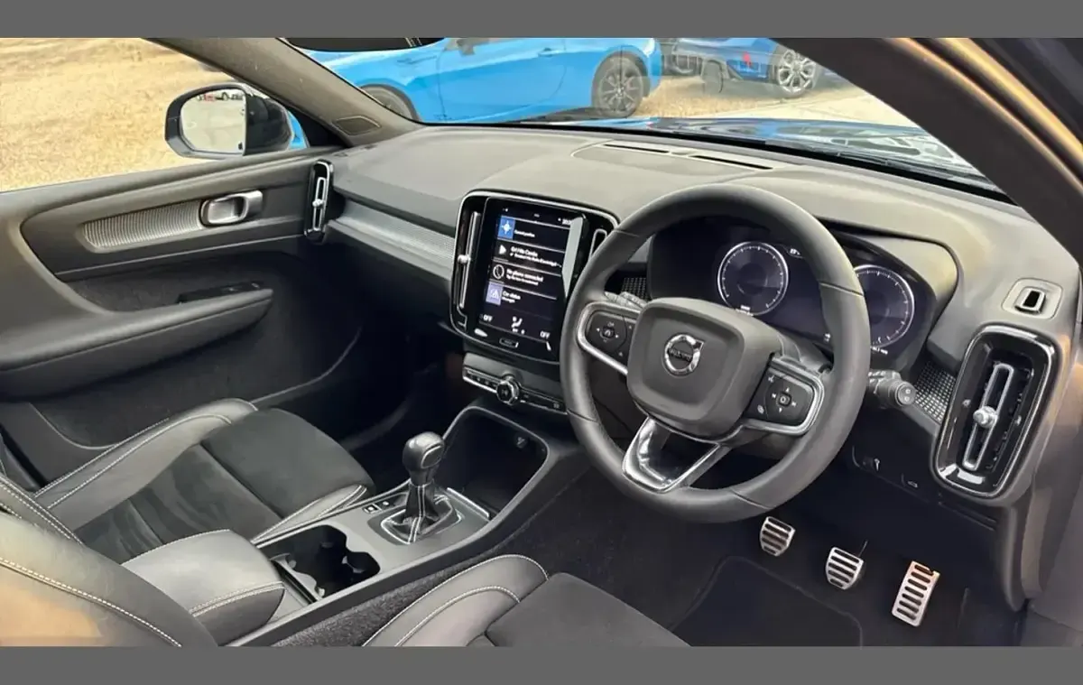 Used Volvo XC40 R-Design 163 HP (119 kW) 2022 Blue  SUV