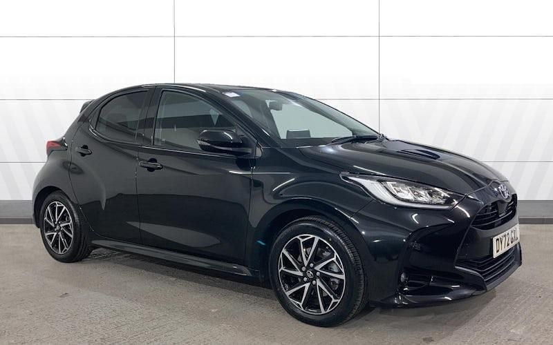 Used 2025 Toyota Yaris Hybrid Design Hatchback | £16,815 (Super price) - Image 1/4