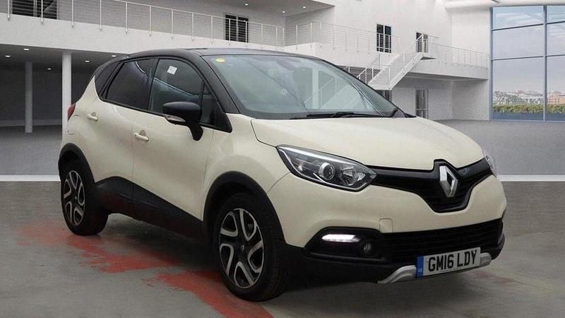 White Used 2016 Renault Captur Dynamique SUV | £6,995 (Fair price) - Image 1/3