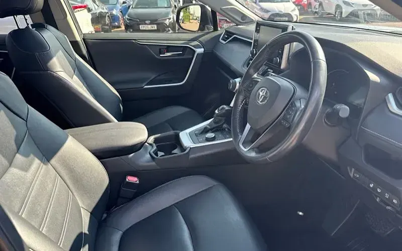 Used Toyota RAV4 Hybrid 222 HP (163 kW) 2020 Grey SUV