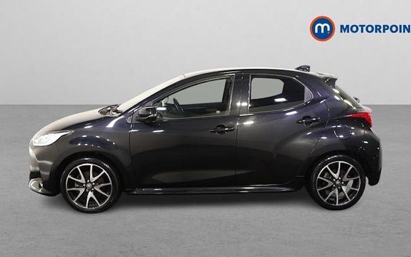 Used Toyota Yaris Hybrid 116 HP (85 kW) 2021 Black Hatchback