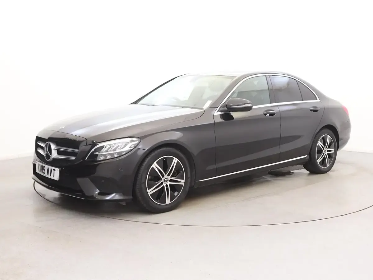Käytetty Mercedes C220 194 HP (142 kW) 2019 Musta Sedan