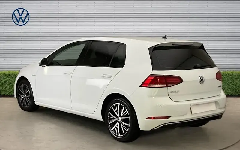 Used VW Golf VII SE 131 HP (96 kW) 2018 White Hatchback