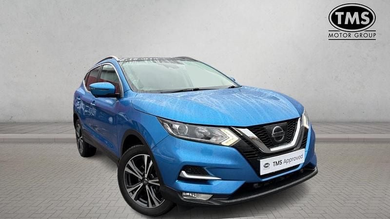 Blue Used 2017 Nissan Qashqai N-Connecta SUV | £9,980 (Fair price) - Image 1/4