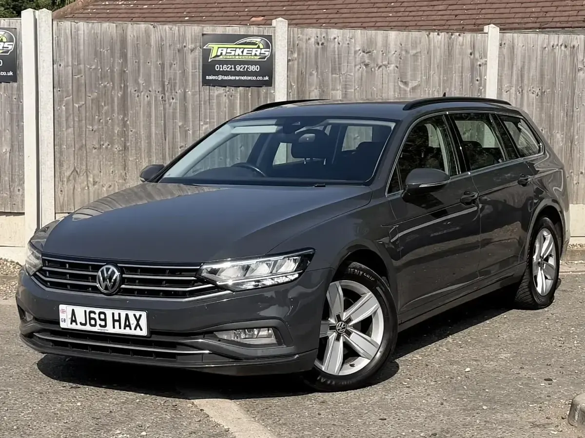 Used VW Passat SE 150 HP (110 kW) 2020 Grey Estate