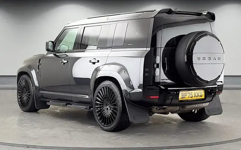 Used Land Rover Defender HSE Dynamic 350 HP (257 kW) 2024 Carpathian grey SUV