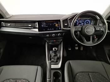 Usado Audi A1 Sport 95 HP (69 kW) 2023 Cinzento SUV