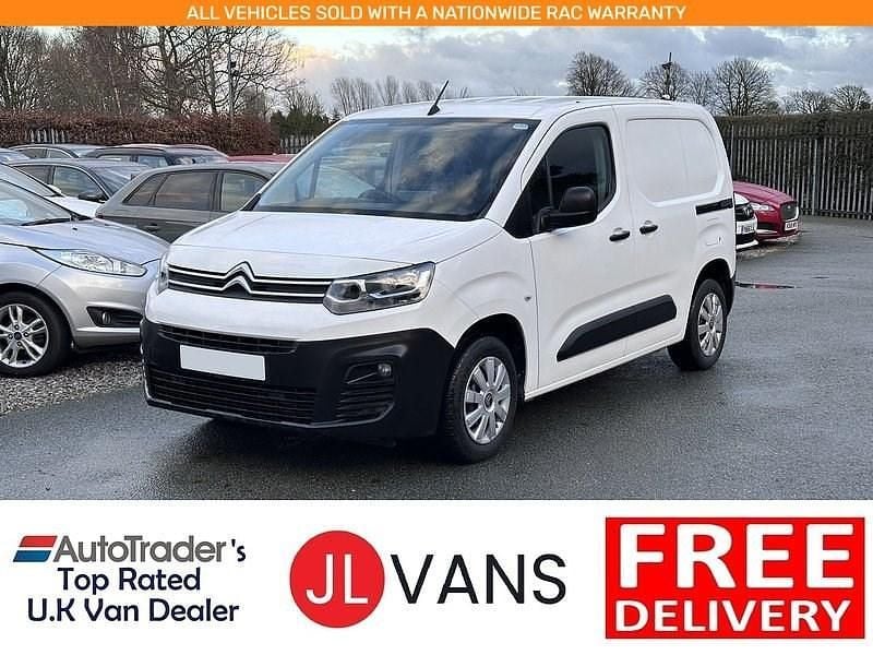 Used Citroën Berlingo 75 HP (55 kW) 2021 White MPV