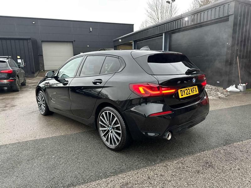 Used BMW 118 Sport Line 134 HP (98 kW) 2022 Black Hatchback