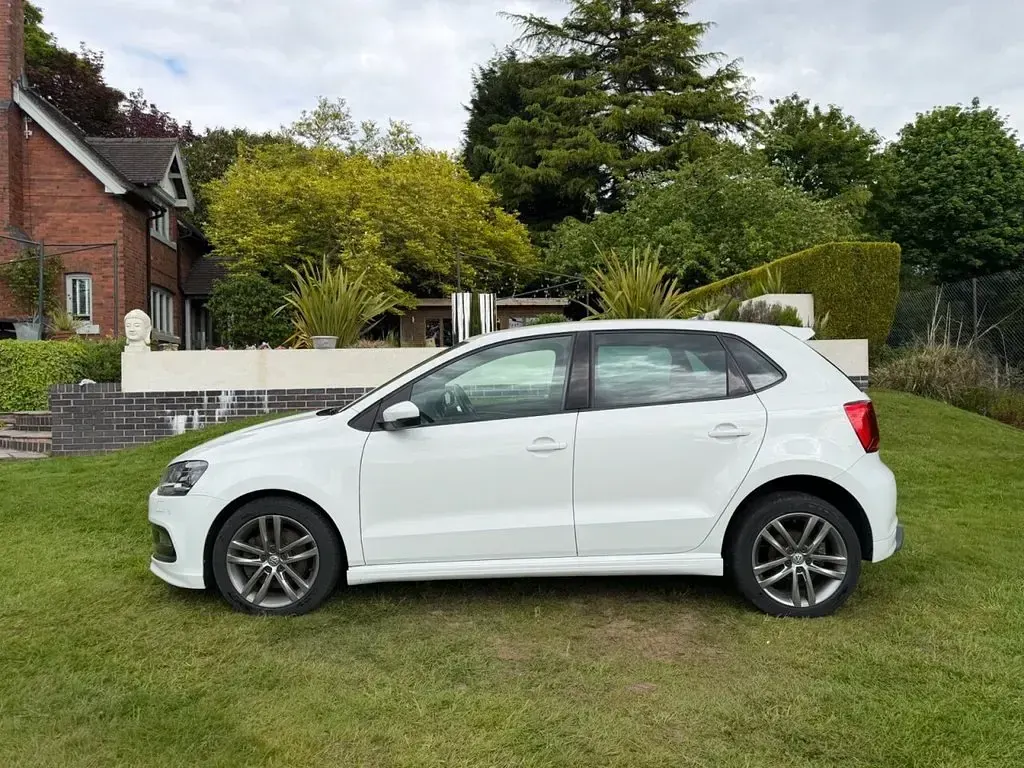 Used VW Polo R-line 110 HP (80 kW) 2016 White Hatchback