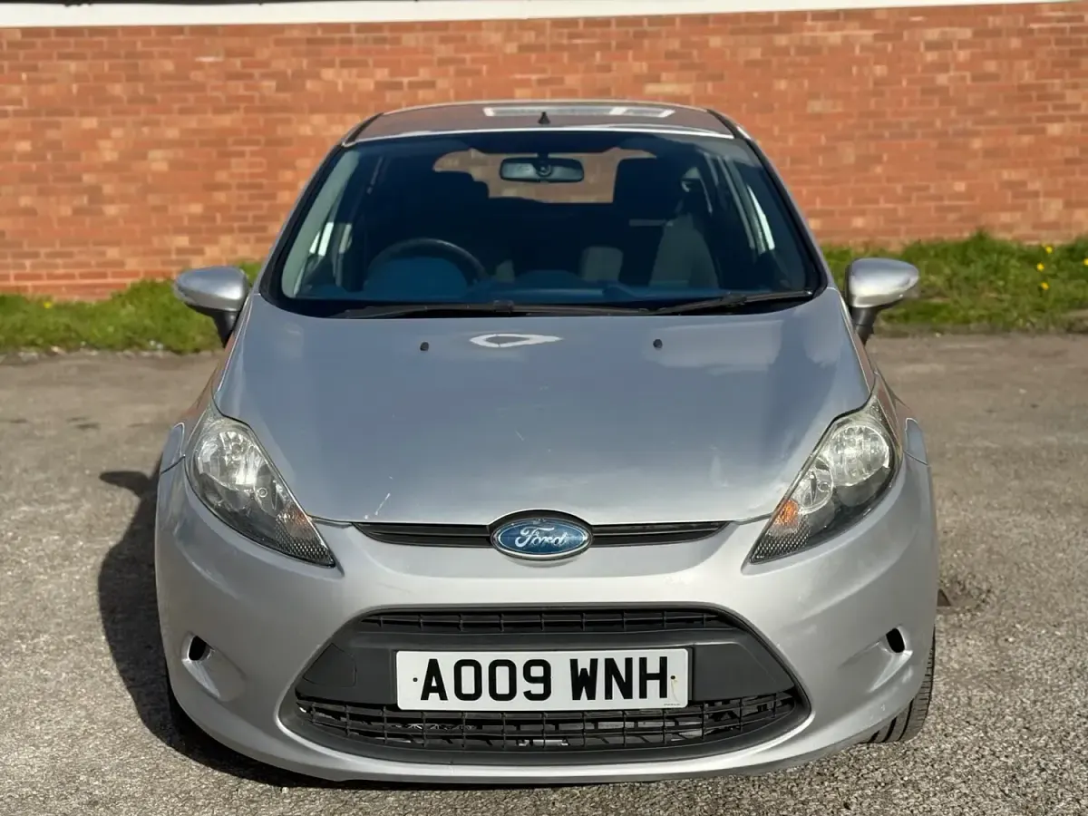 Używany Ford Fiesta Style 96 KM (70 kW) 2009 Srebrny Hatchback