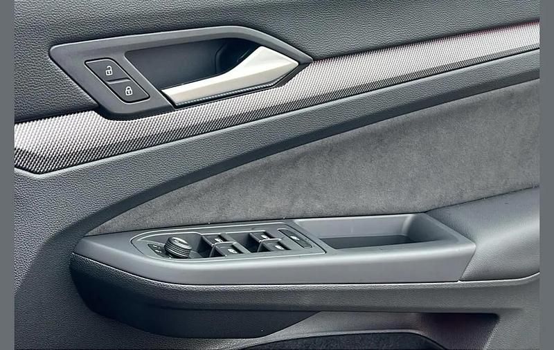 New VW Golf VIII GTI 265 HP (194 kW) 2025 Red Hatchback