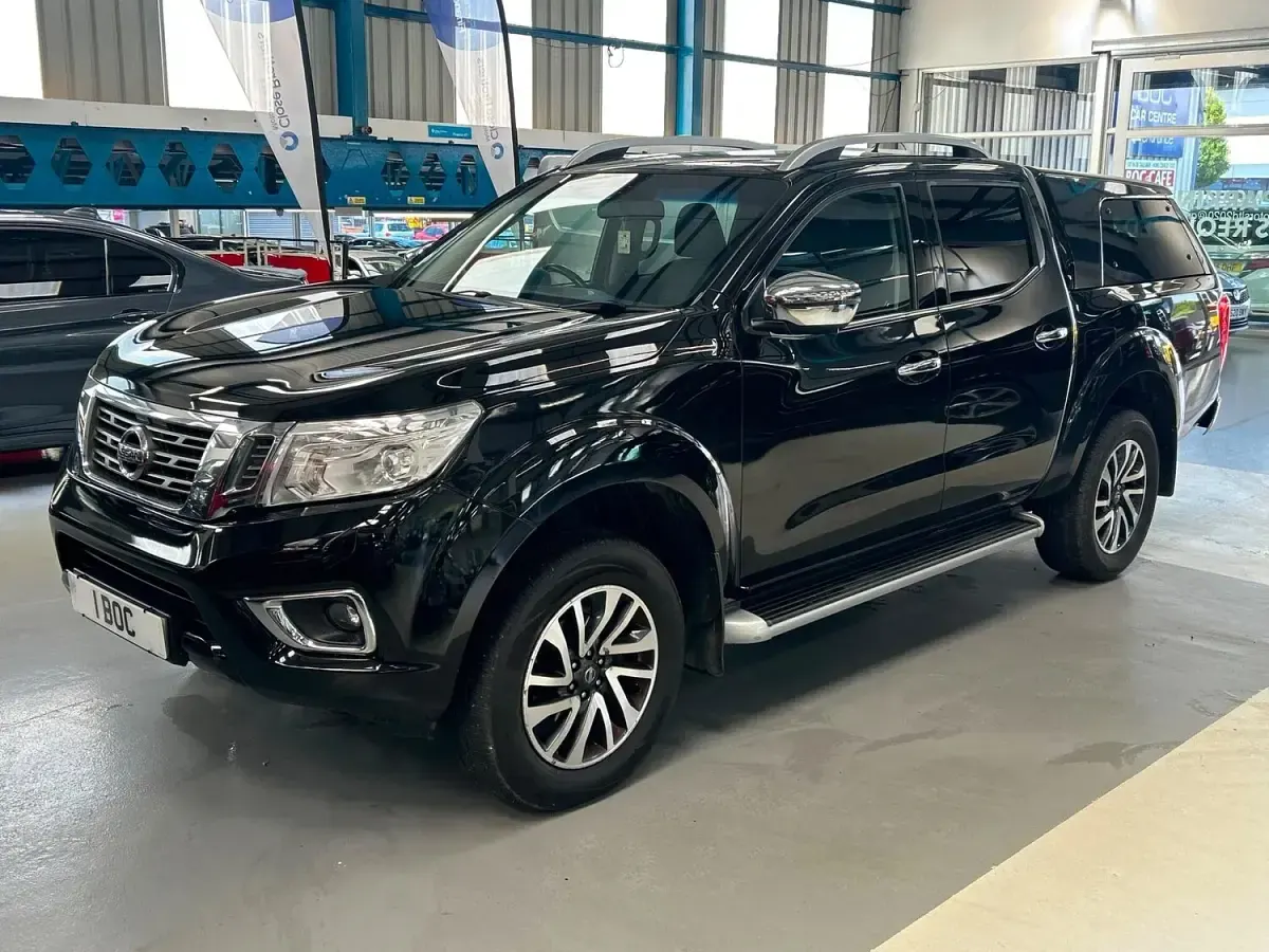 Used Nissan Navara Tekna 190 HP (139 kW) 2017 Black Pickup