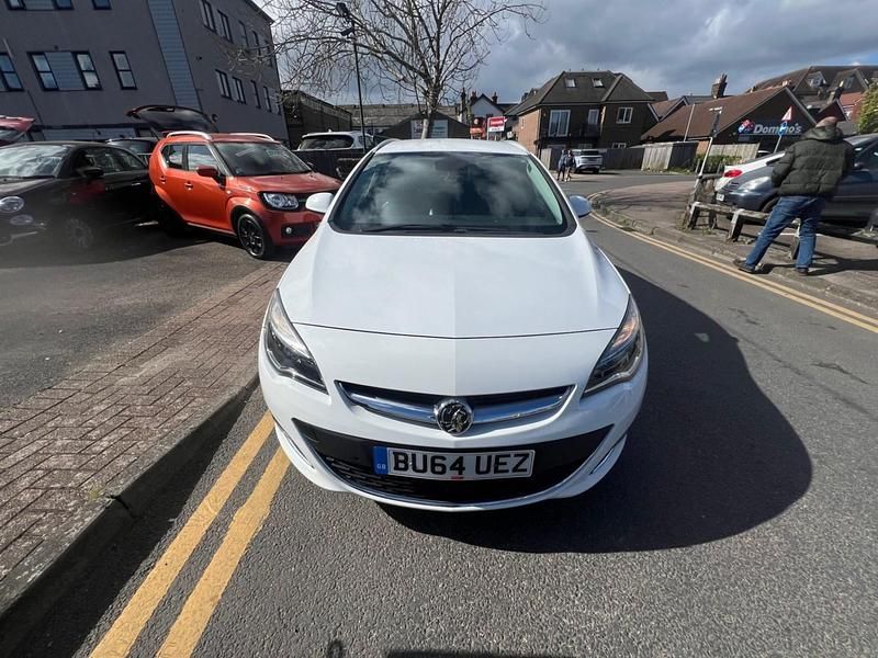 Used Vauxhall Astra Elite 2014 White Estate