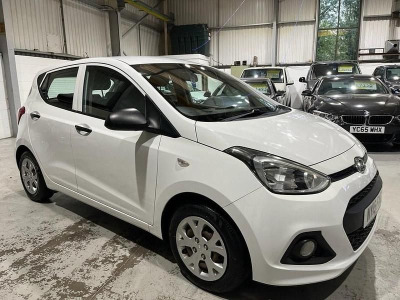 White Used 2015 Hyundai i10 Hatchback | £4,995 (Good price) - Image 1/4