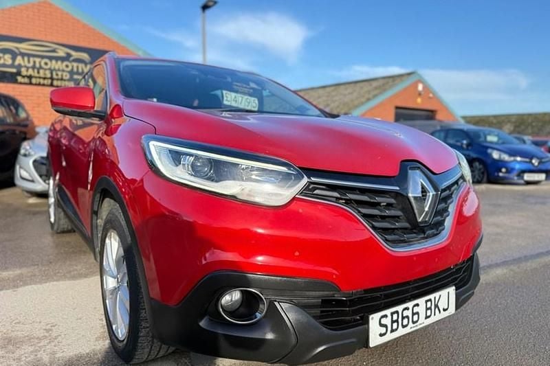 Red Used 2016 Renault Kadjar Dynamique SUV | £4,795 (Good price) - Image 1/1