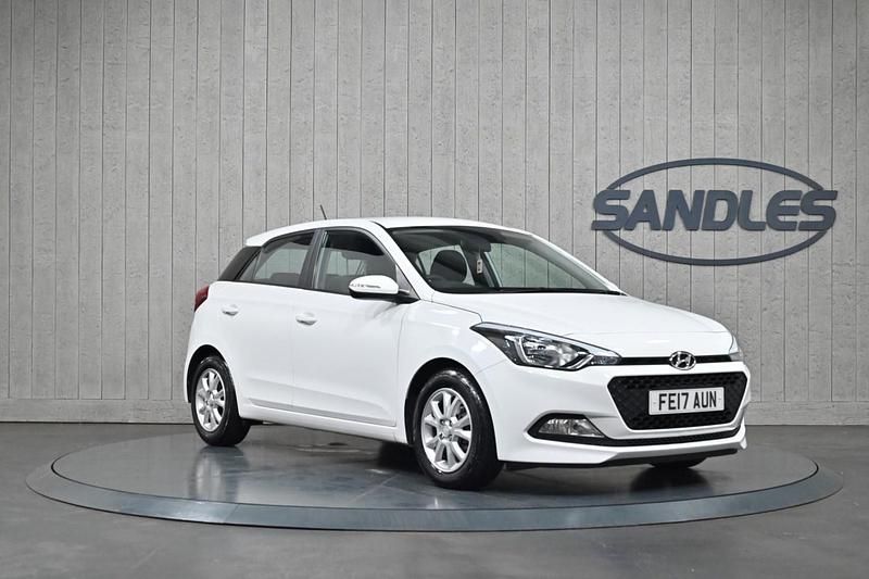White Used 2017 Hyundai i20 SE Hatchback | £6,999 (Fair price) - Image 1/4