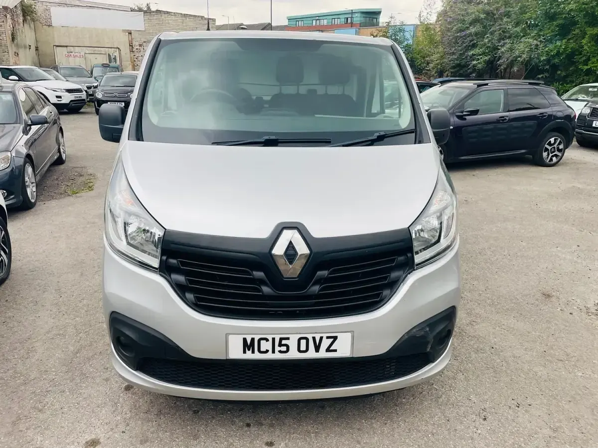 Used Renault Trafic Business 2015 Silver MPV