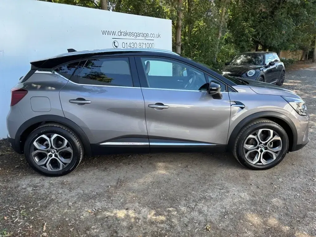 Used Renault Captur Techno 143 HP (105 kW) 2023 Grey/black SUV