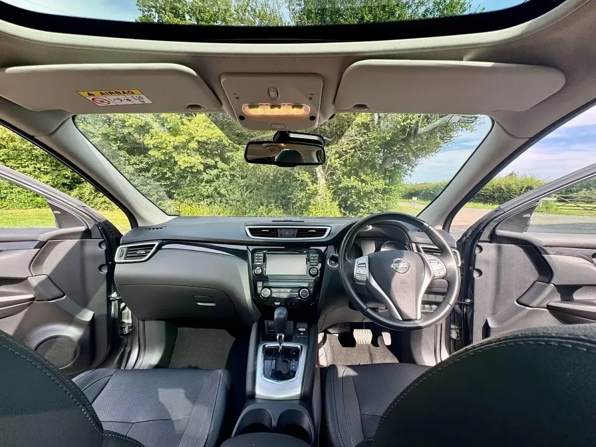 Used Nissan Qashqai Tekna 130 HP (95 kW) 2015 Grey SUV