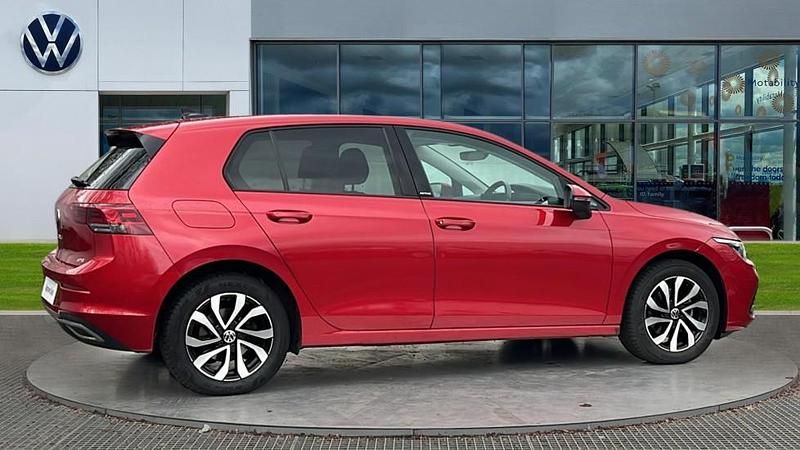 Used VW Golf VIII Active 150 HP (110 kW) 2022 Kings red premium metallic