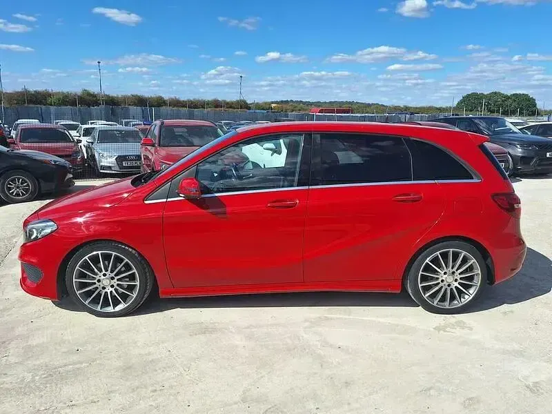 Used Mercedes B180 122 HP (89 kW) 2015 Red Hatchback